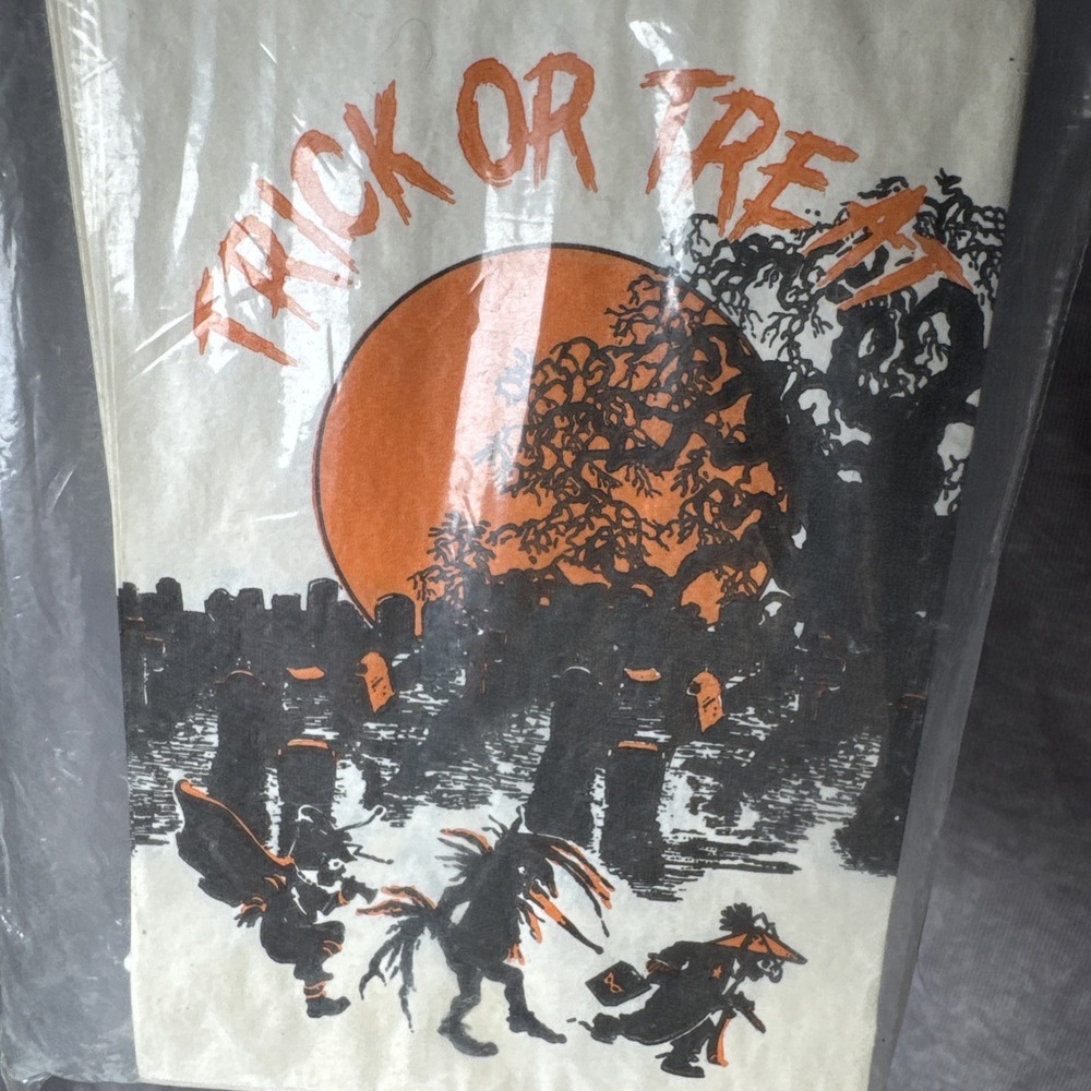 40 Vintage Halloween Paper Trick or Treat "Graveyard" Bags Topstone NOS Made USA - Picture 3 of 12